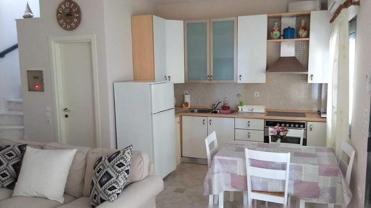 Cute Maisonette No2 On Coastal Sidewalk Nikiti  Grekland