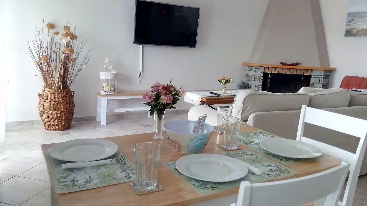 Semesterbostad Cute Maisonette No2 On Coastal Sidewalk Nikiti